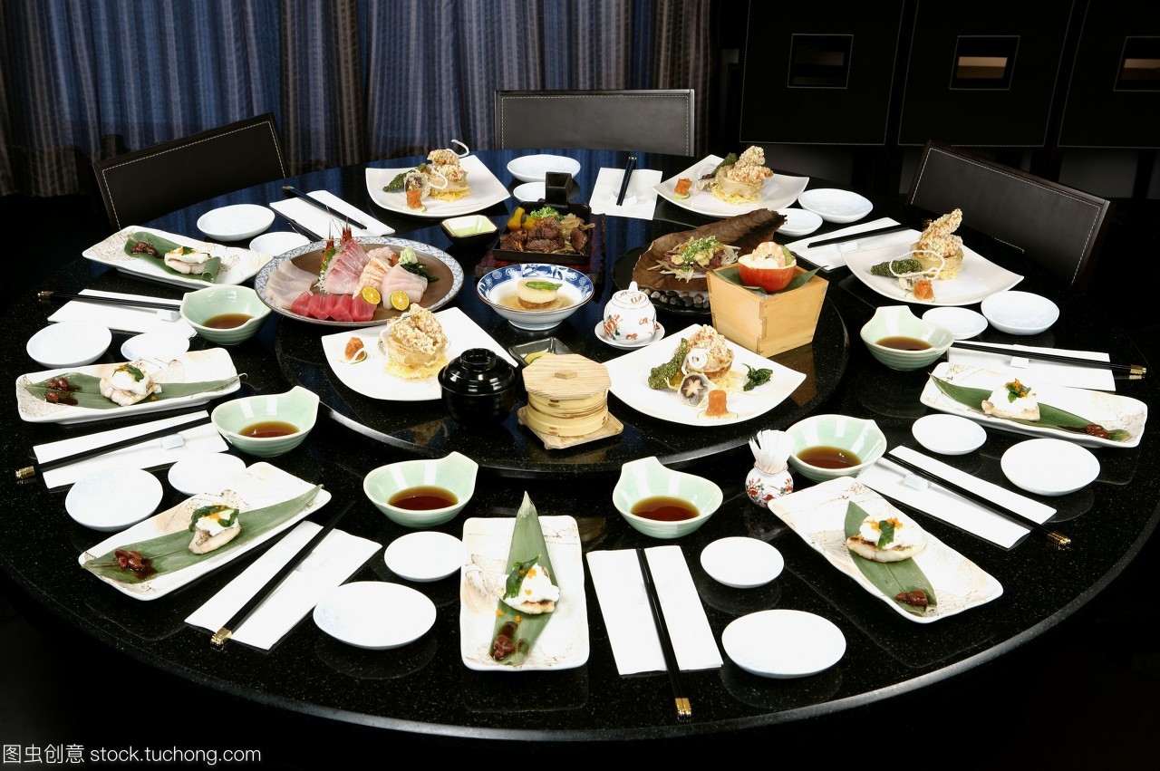 喜迎新春 中國傳統春節美食的豐盛餐桌